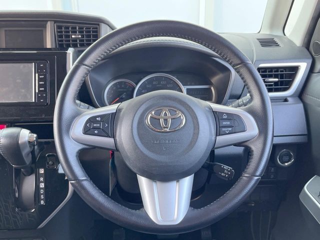 TOYOTA ROOMY 2016