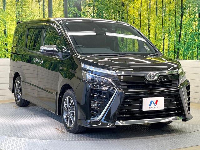 TOYOTA VOXY 2021