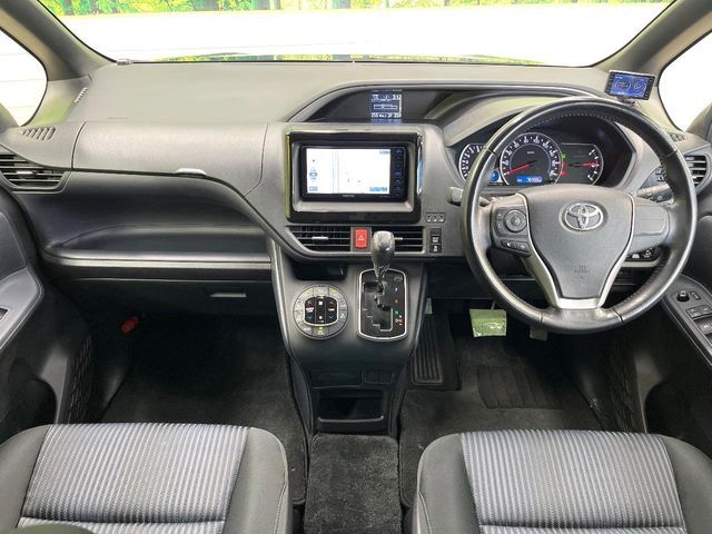 TOYOTA VOXY 2016