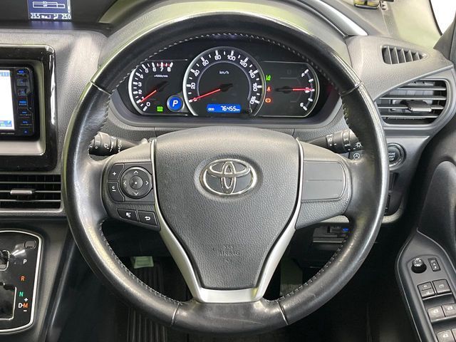 TOYOTA VOXY 2016