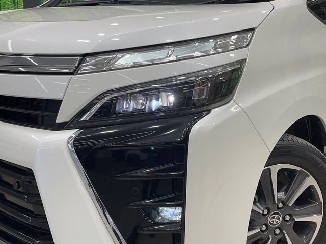 TOYOTA VOXY 2021