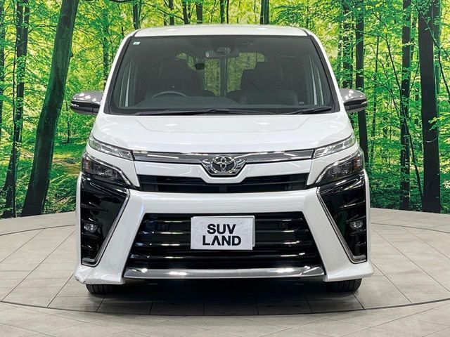 TOYOTA VOXY 2021