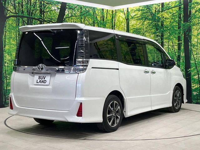 TOYOTA VOXY 2021