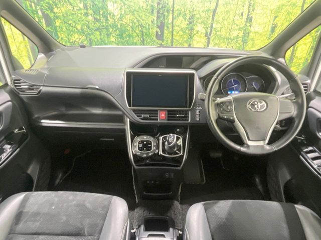 TOYOTA VOXY HYBRID 2021