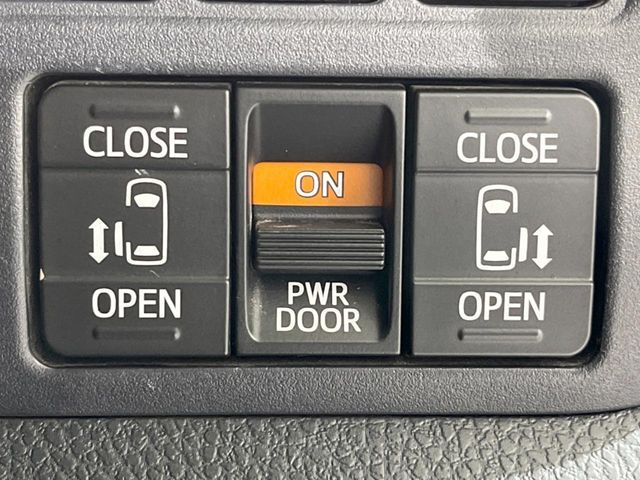 TOYOTA VOXY HYBRID 2021