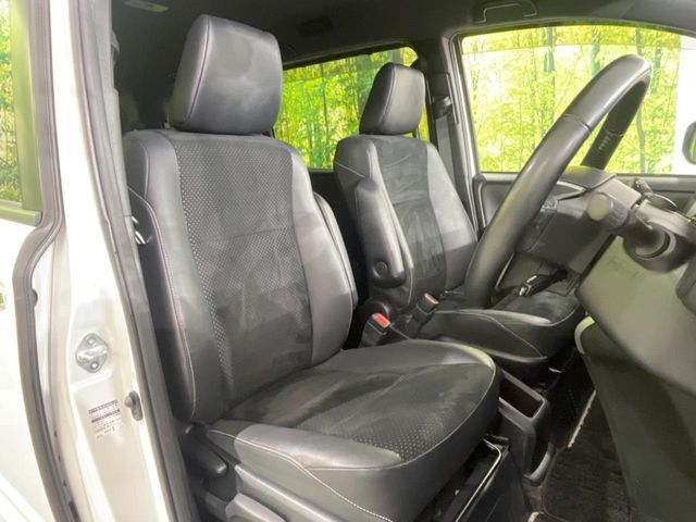 TOYOTA VOXY HYBRID 2021