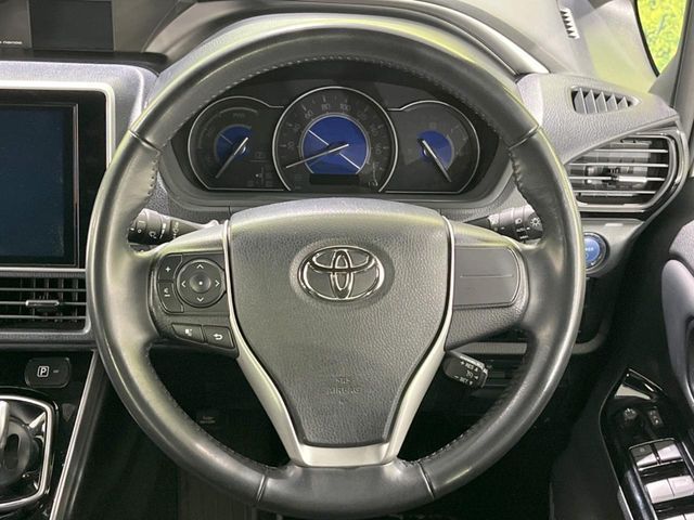 TOYOTA VOXY HYBRID 2021