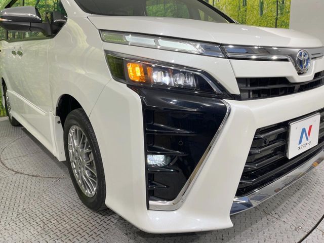 TOYOTA VOXY HYBRID 2021