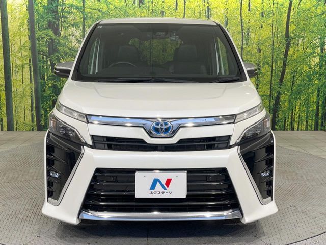 TOYOTA VOXY HYBRID 2021