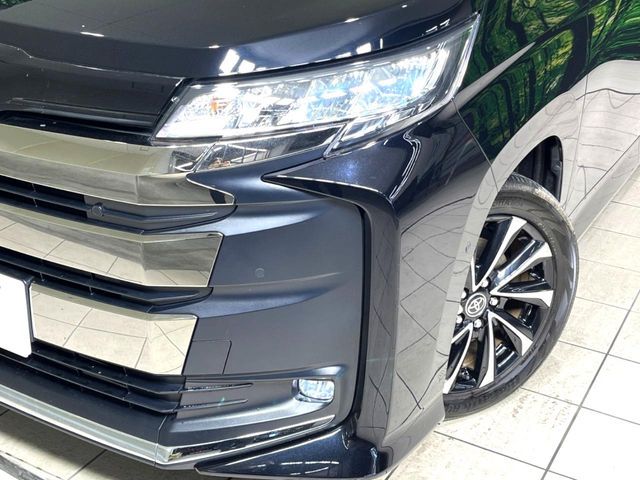 TOYOTA NOAH 2022
