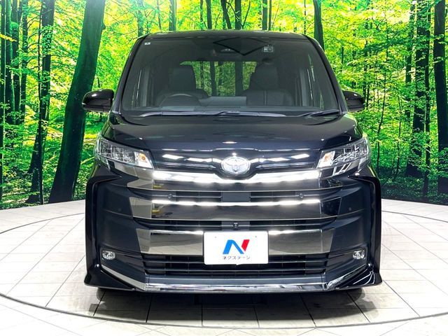 TOYOTA NOAH 2022