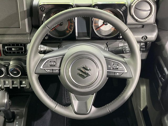 SUZUKI JIMNY NOMADE 2025