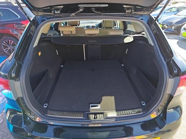 TOYOTA AVENSISWAGON 2012