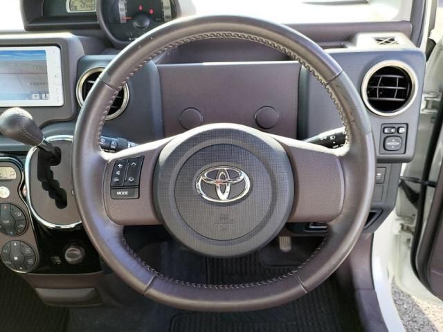 TOYOTA SPADE 2013