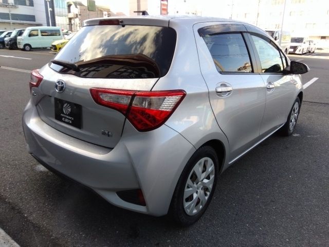 TOYOTA VITZ HYBRID 2017