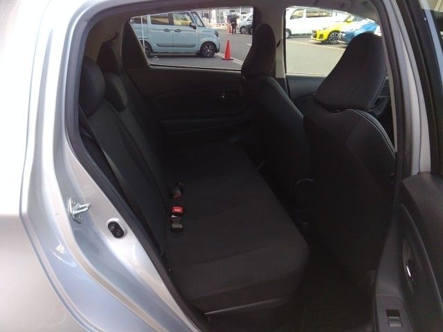 TOYOTA VITZ HYBRID 2017