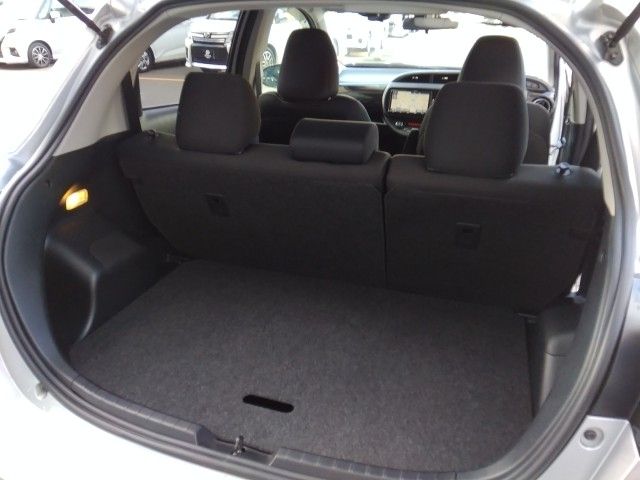 TOYOTA VITZ HYBRID 2017