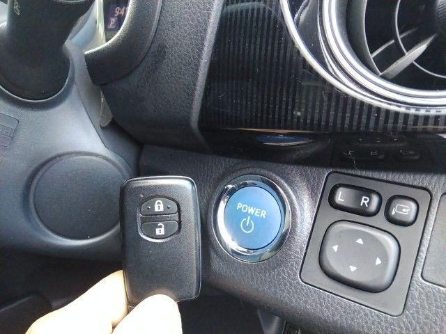 TOYOTA VITZ HYBRID 2017