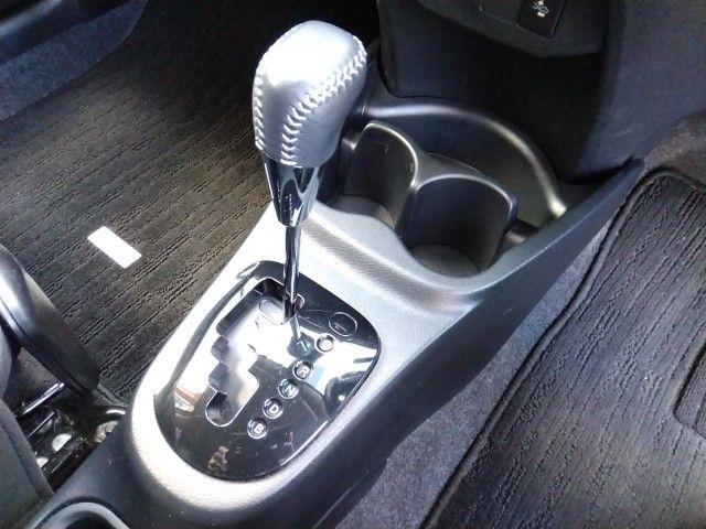 TOYOTA VITZ HYBRID 2017