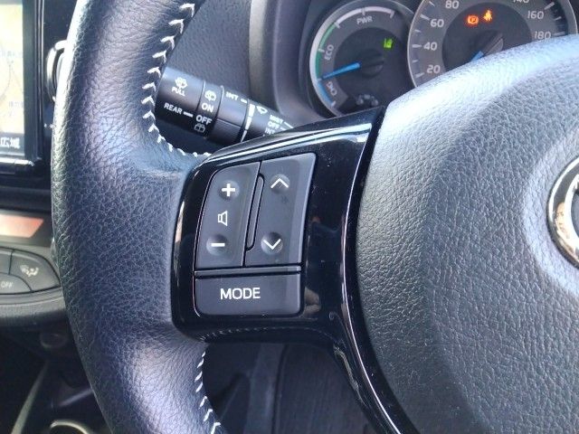 TOYOTA VITZ HYBRID 2017