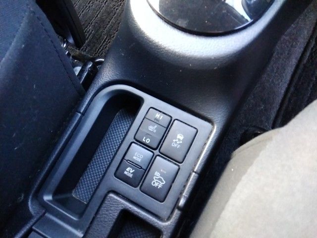 TOYOTA VITZ HYBRID 2017