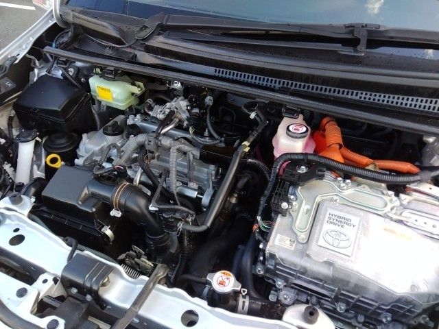 TOYOTA VITZ HYBRID 2017