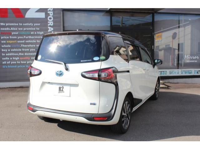 TOYOTA SIENTA HYBRID 2019