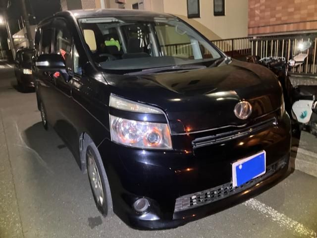 TOYOTA VOXY 2009