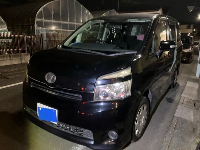 TOYOTA VOXY 2009