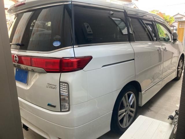 NISSAN ELGRAND  4WD 2011