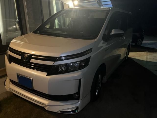 TOYOTA VOXY HYBRID 2014