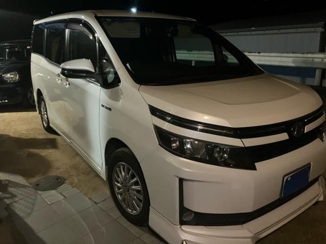 TOYOTA VOXY HYBRID 2014