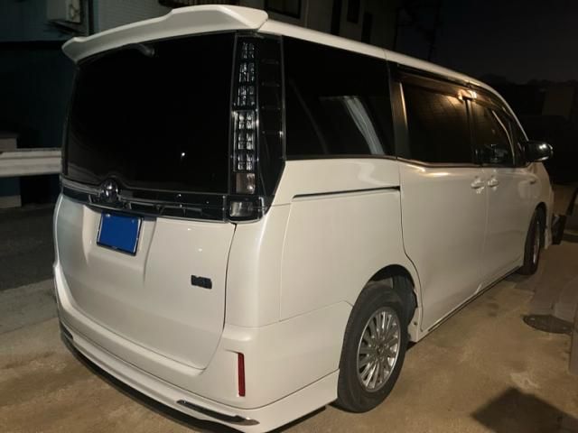 TOYOTA VOXY HYBRID 2014