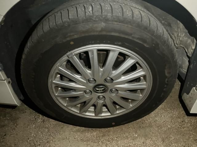 TOYOTA VOXY HYBRID 2014