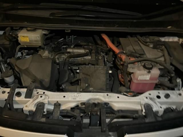 TOYOTA VOXY HYBRID 2014