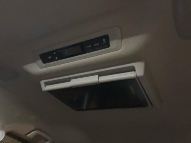 TOYOTA VOXY HYBRID 2014