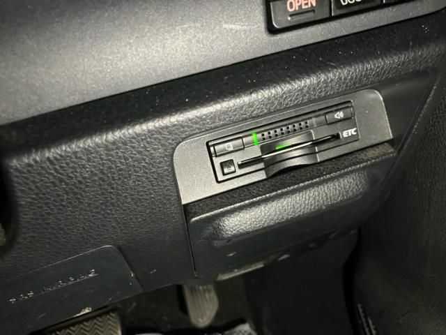 TOYOTA VOXY HYBRID 2014