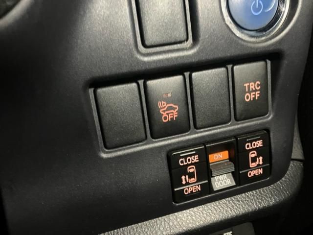 TOYOTA VOXY HYBRID 2014