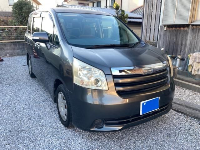 TOYOTA NOAH 2009