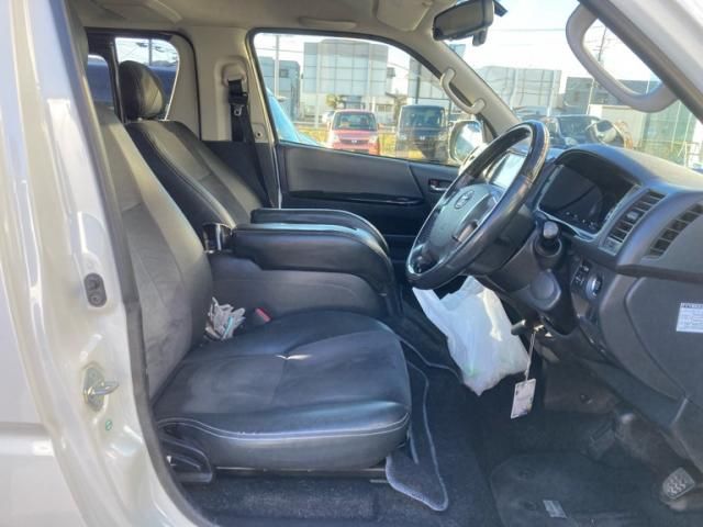 TOYOTA HIACE van 4WD 2015