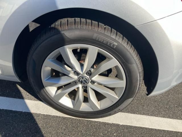 VOLKSWAGEN VOLKSWAGEN The BEETLE 2012