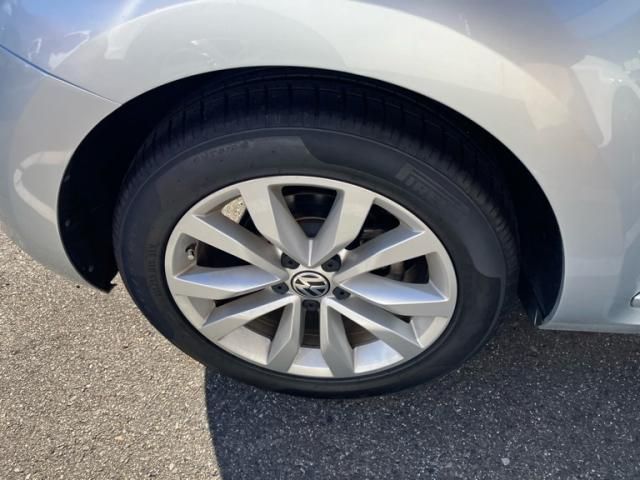 VOLKSWAGEN VOLKSWAGEN The BEETLE 2012