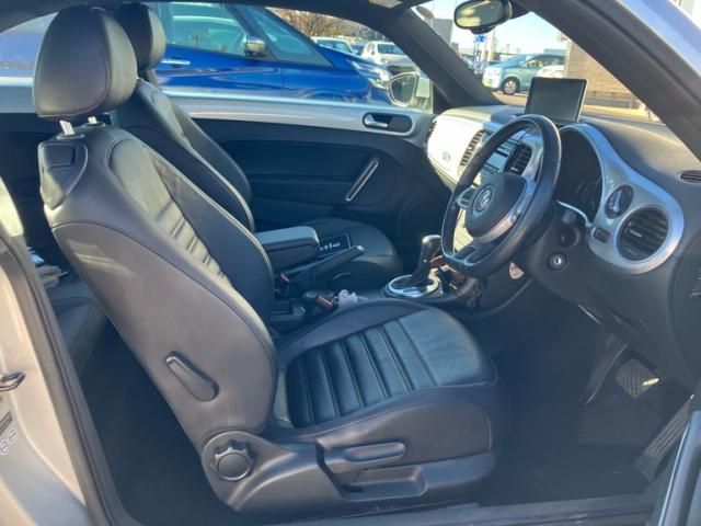 VOLKSWAGEN VOLKSWAGEN The BEETLE 2012