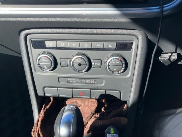 VOLKSWAGEN VOLKSWAGEN The BEETLE 2012