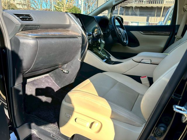 TOYOTA ALPHARD hybrid 4WD 2023