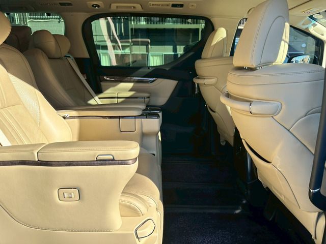 TOYOTA ALPHARD hybrid 4WD 2023