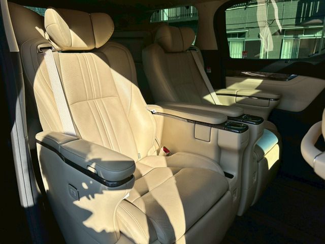 TOYOTA ALPHARD hybrid 4WD 2023