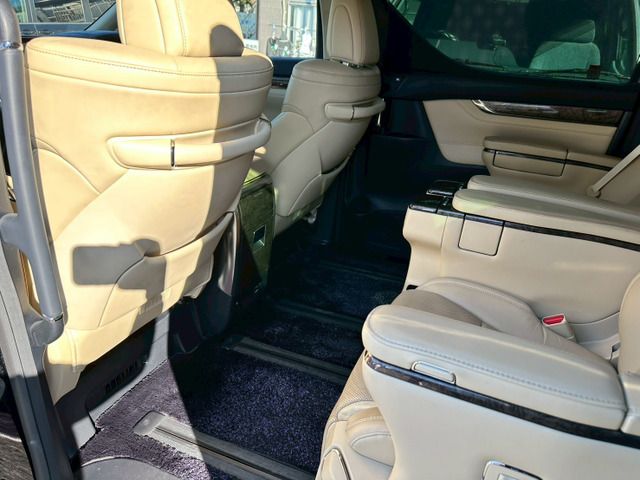 TOYOTA ALPHARD hybrid 4WD 2023