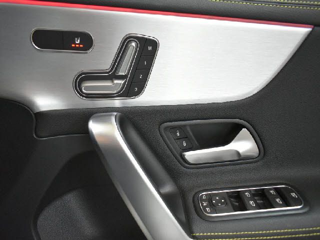 MERCEDES BENZ MERCEDES BENZ A class 2018