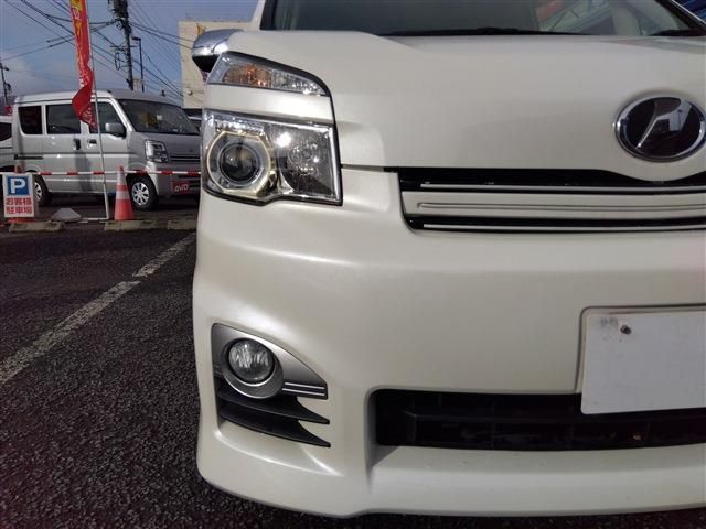 TOYOTA VOXY 2013